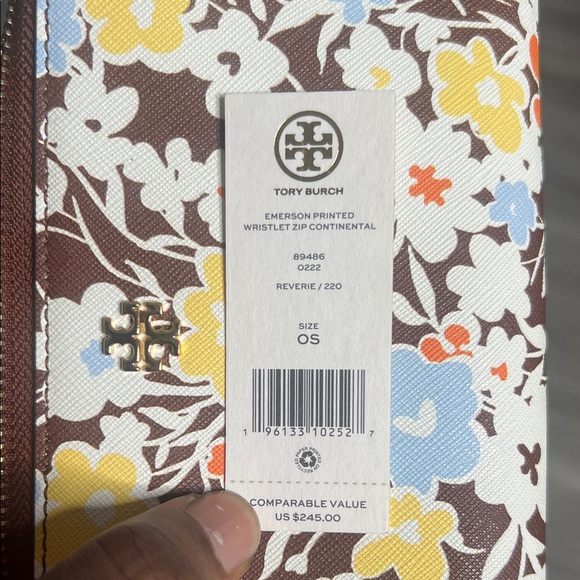 Tory Burch Emerson Printed Wristlet - Picture 12 of 12